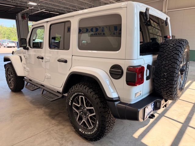 Used 2024 Jeep Wrangler Unlimited Sahara w/ Dual Top Group AWD/4WD image 5