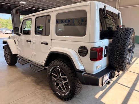 Used 2024 Jeep Wrangler Unlimited Sahara AWD/4WD image 5