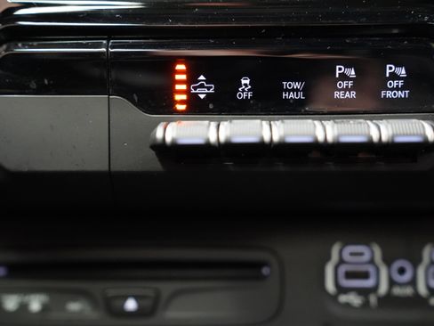 Used 2019 RAM 1500 Limited AWD/4WD image 32