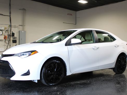 Used 2018 Toyota Corolla LE FWD image 6