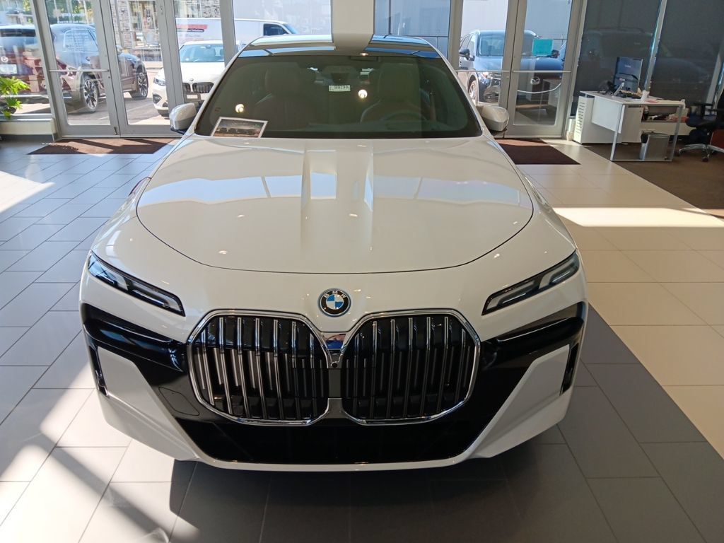 New 2026 BMW 750e xDrive AWD/4WD image 2
