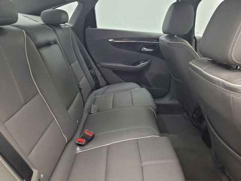 Used 2018 Chevrolet Impala Premier w/ Premier Convenience Package FWD image 19