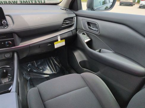 Certified 2026 Nissan Rogue S FWD image 17