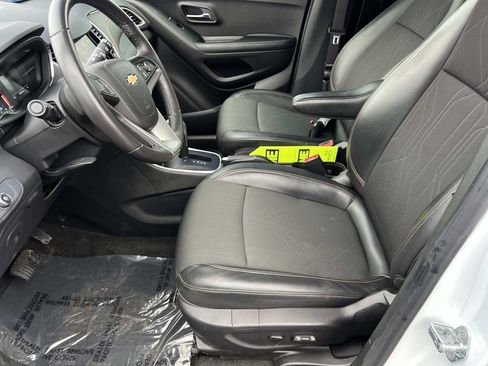 Used 2022 Chevrolet Trax LT w/ Redline Edition image 14