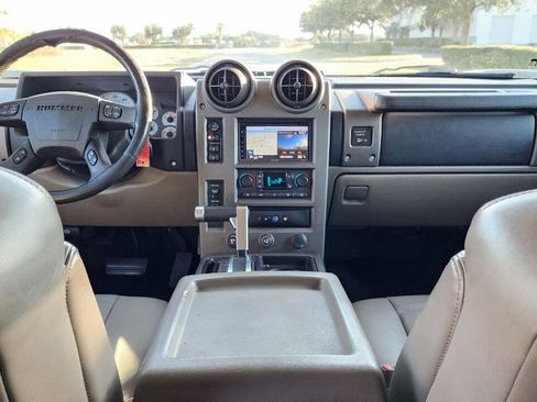 Used 2003 HUMMER H2 w/ Preferred Equipment Group image 26
