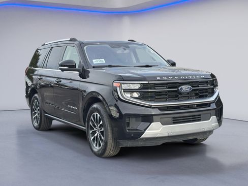 Used 2025 Ford Expedition Platinum image 8