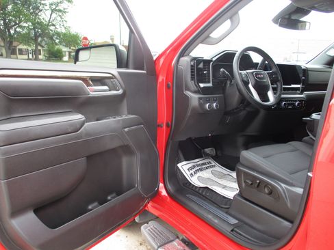 Used 2023 GMC Sierra 1500 SLE AWD/4WD image 10