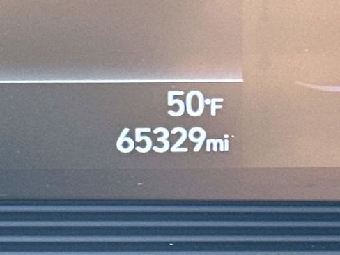 Used 2023 Hyundai Venue SEL image 27