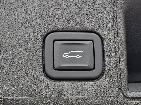 Used 2024 GMC Terrain SLT w/ Tech Package AWD/4WD image 32