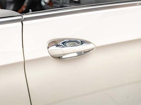 Used 2011 Mercedes-Benz E 550 Cabriolet image 27