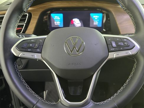 Used 2024 Volkswagen Atlas SE image 28