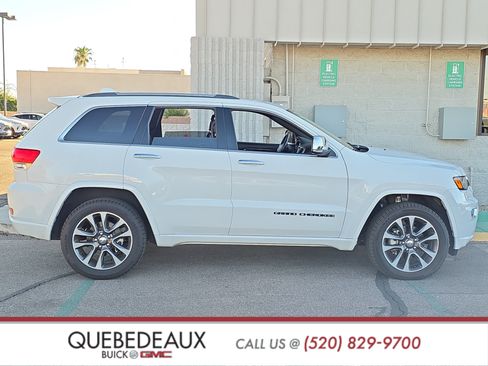 Used 2018 Jeep Grand Cherokee Overland AWD/4WD image 8