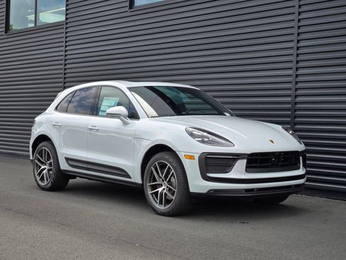 New 2026 Porsche Macan AWD/4WD image 9