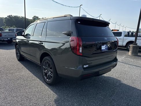 Used 2025 Ford Expedition Platinum w/ Stealth Performance Package AWD/4WD image 5