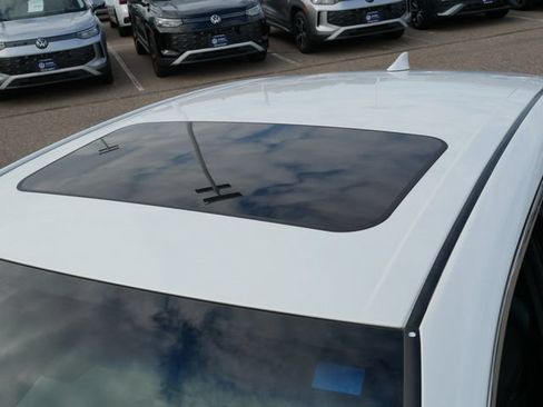 Used 2022 Toyota Avalon Touring FWD image 11