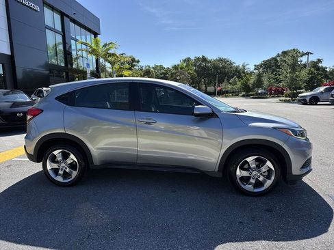 Used 2019 Honda HR-V LX image 5