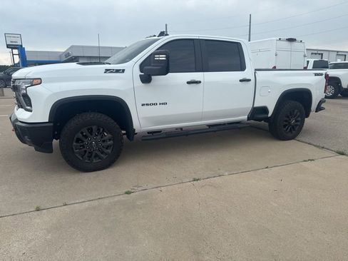 Used 2026 Chevrolet Silverado 2500 LT w/ Trail Boss Package AWD/4WD image 2