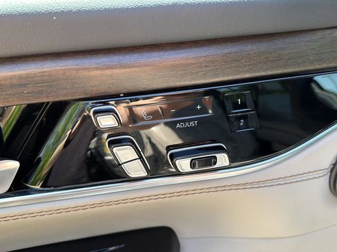 Used 2023 Jeep Grand Wagoneer 4WD image 12