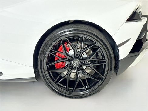 Used 2021 Lamborghini Huracan EVO RWD image 40