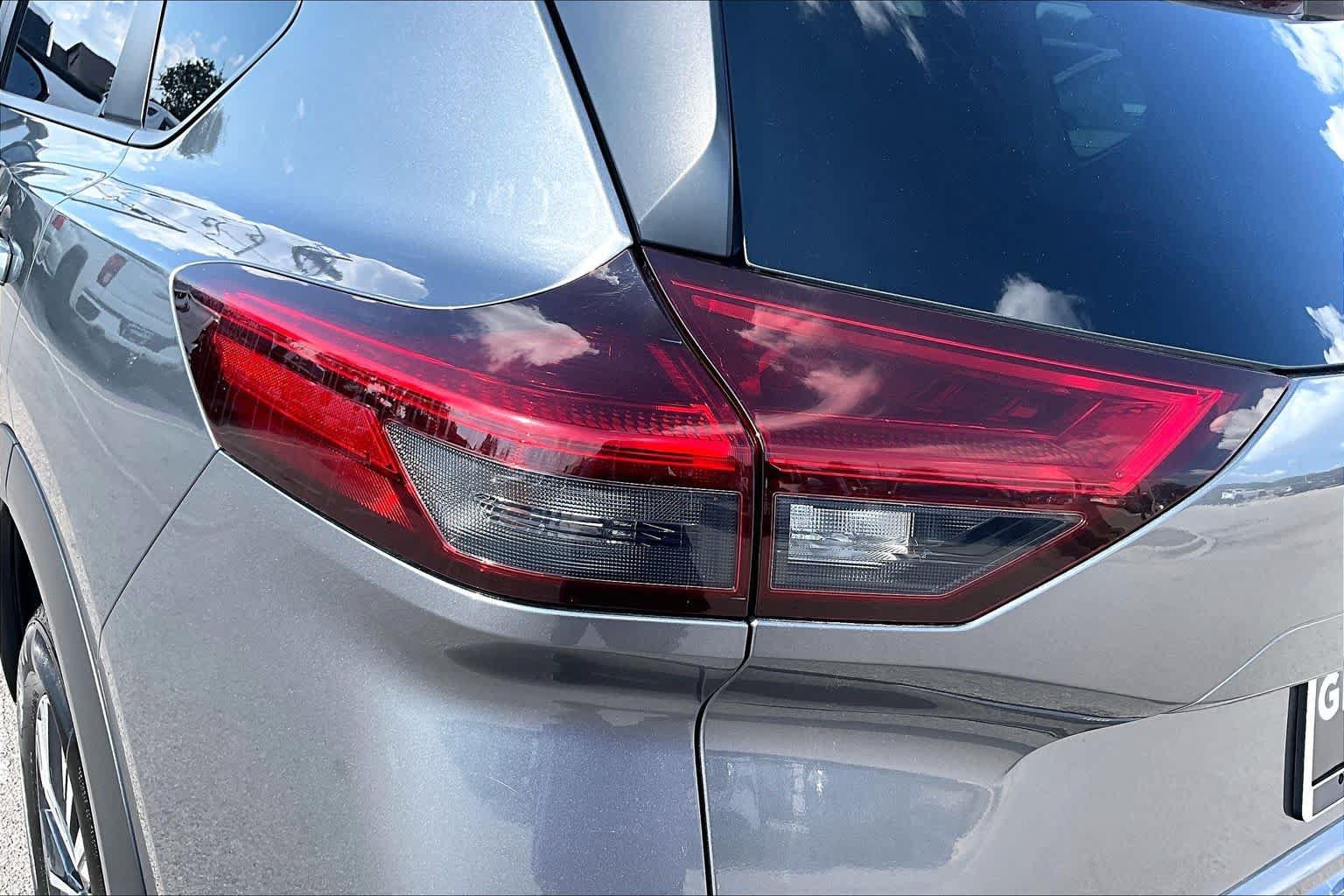 Used 2023 Nissan Rogue SV FWD image 29