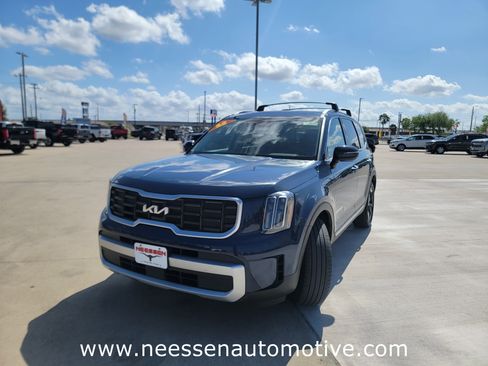 Used 2025 Kia Telluride S image 3