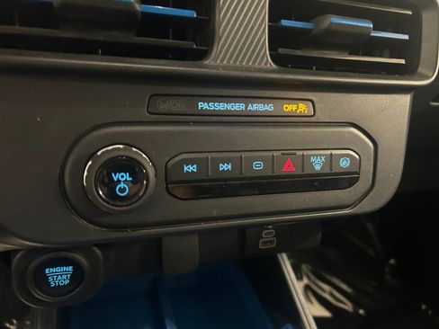 Used 2025 Ford Maverick XLT w/ Equipment Group 302A AWD/4WD image 15