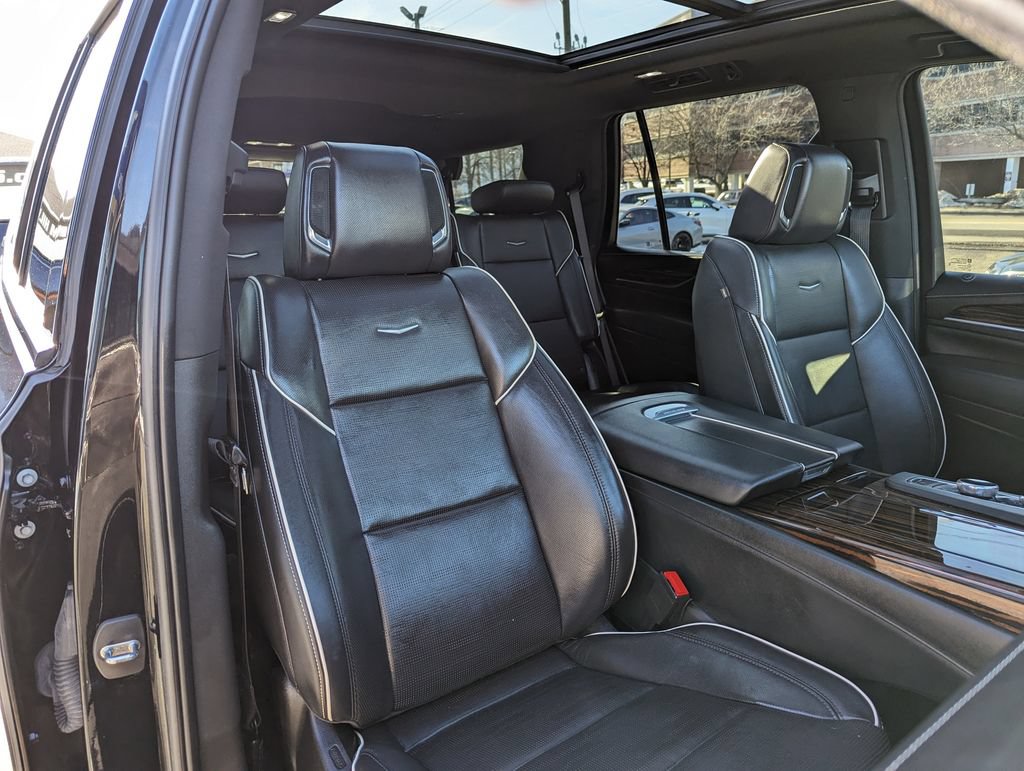 Used 2022 Cadillac Escalade Premium Luxury RWD image 33