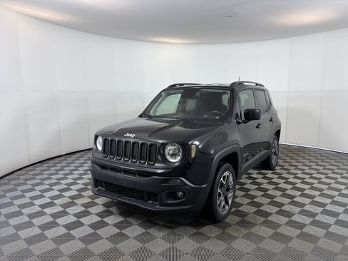 Used 2018 Jeep Renegade Latitude w/ Cold Weather Group image 2