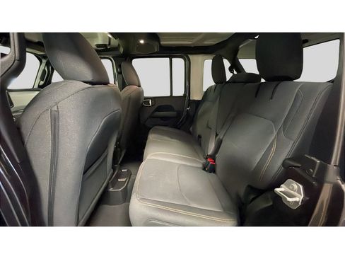 Used 2025 Jeep Wrangler Unlimited Sahara AWD/4WD image 15