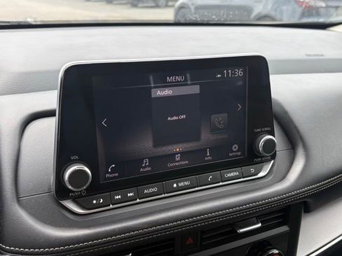 Used 2024 Nissan Rogue SV FWD image 16