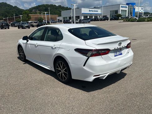 Used 2024 Toyota Camry SE FWD image 5