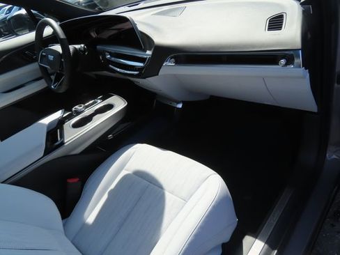 Used 2024 Cadillac Lyriq Luxury AWD/4WD image 44