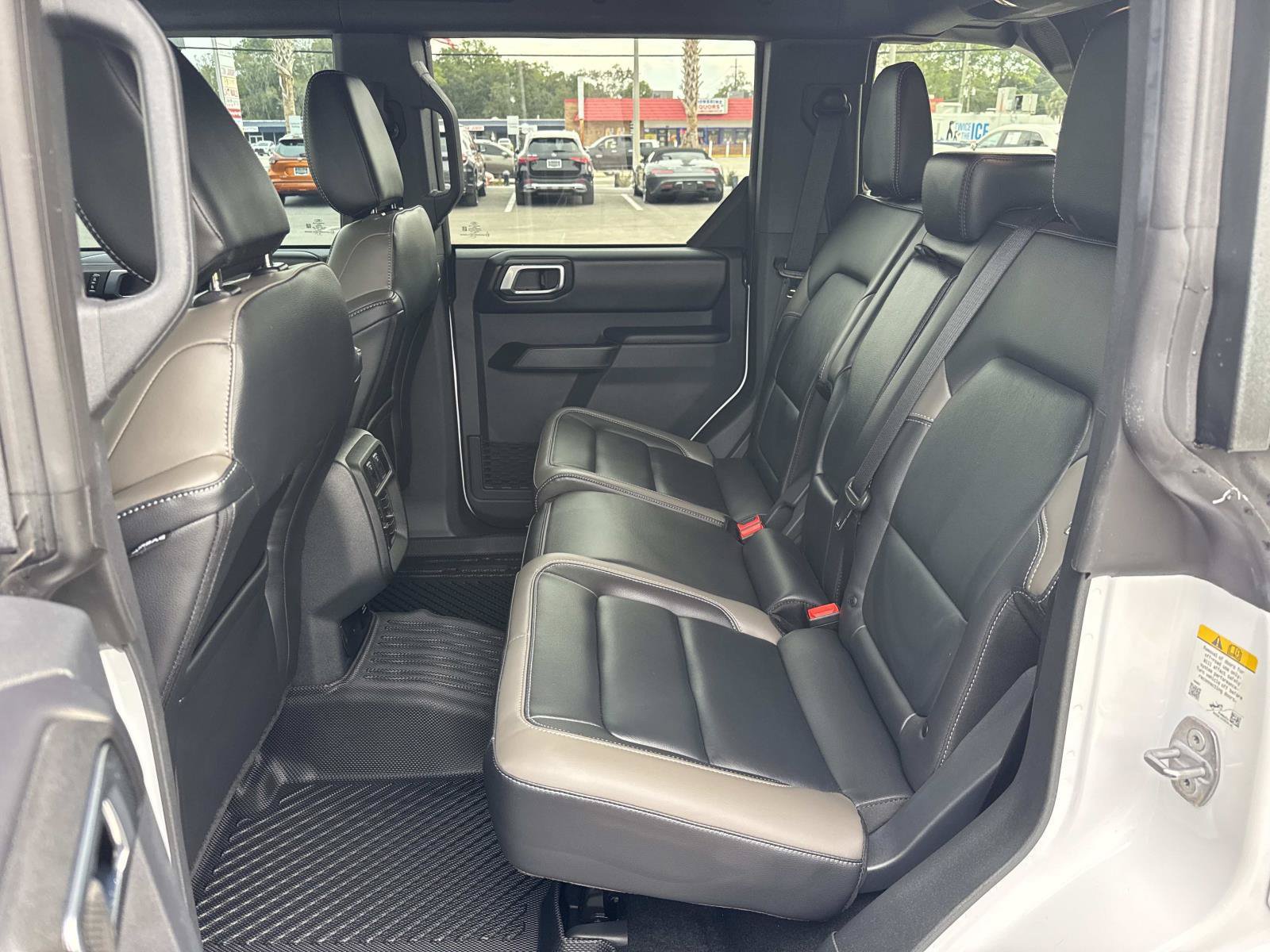 Used 2025 Ford Bronco Outer Banks AWD/4WD image 13