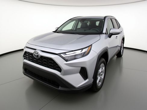 Used 2025 Toyota RAV4 LE image 3