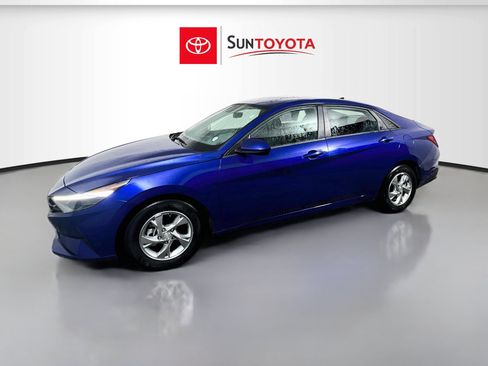 Used 2023 Hyundai Elantra SE w/ Cargo Package FWD image 9