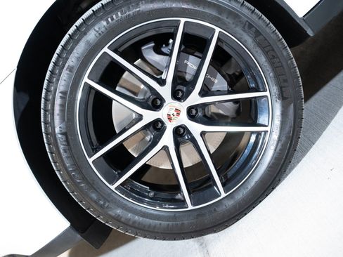 Certified 2023 Porsche Macan AWD/4WD image 11
