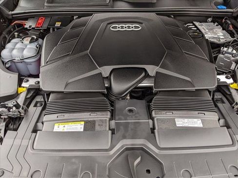 Certified 2025 Audi Q8 Prestige image 24