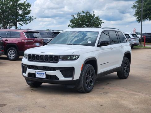 New 2026 Jeep Grand Cherokee Altitude RWD image 2