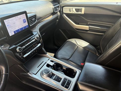 Used 2023 Ford Explorer Limited w/ Equipment Group 301A RWD image 9