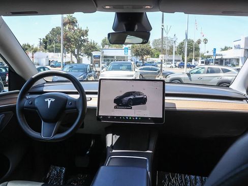 Used 2024 Tesla Model Y Long Range AWD/4WD image 16