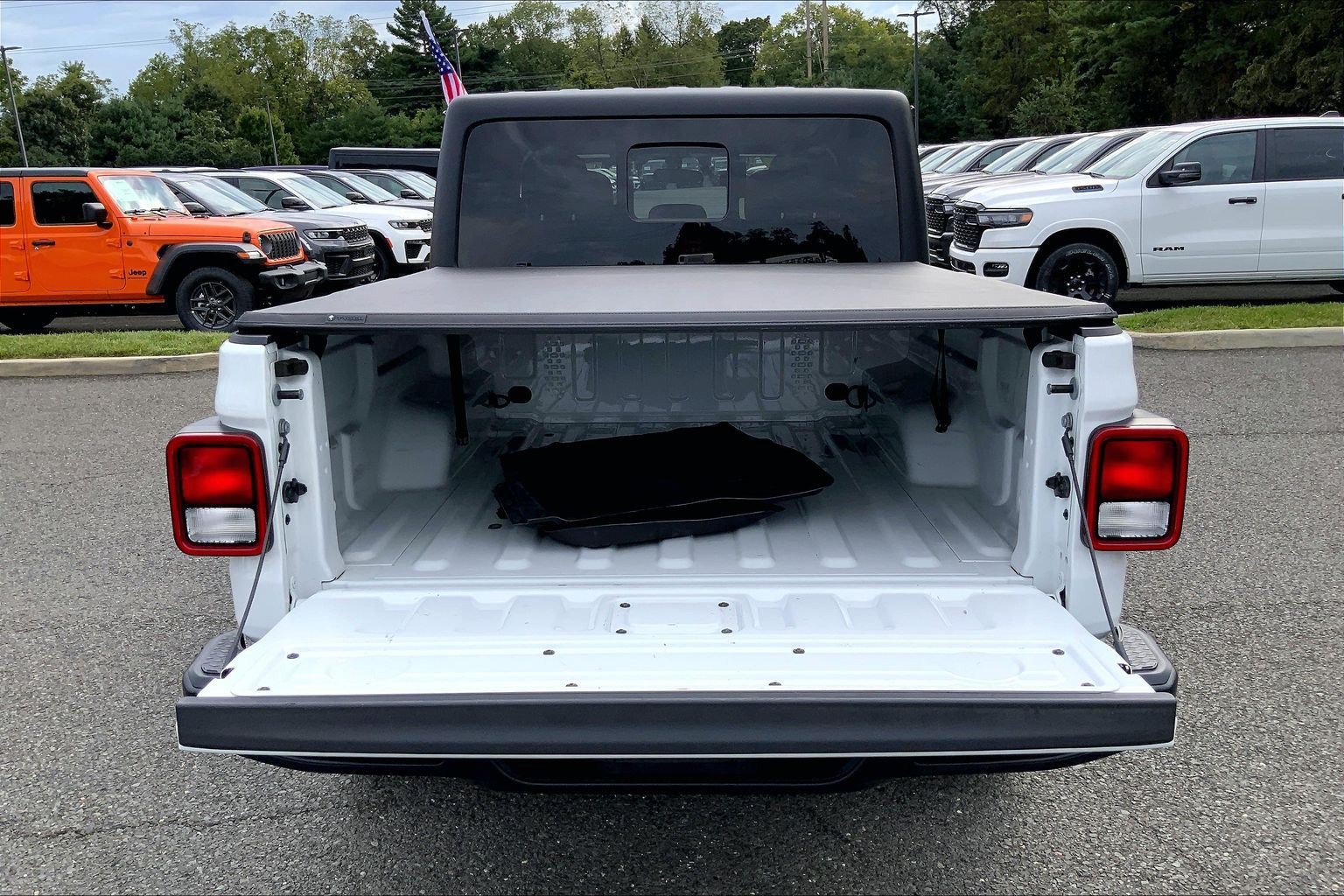 Certified 2023 Jeep Gladiator Overland AWD/4WD image 28