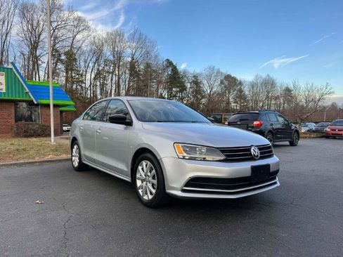 Used 2015 Volkswagen Jetta SE image 3
