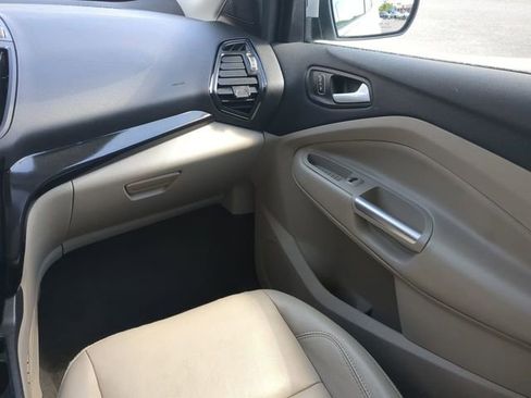 Used 2019 Ford Escape Titanium AWD/4WD image 15