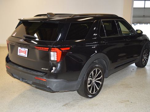 Used 2026 Ford Explorer ST-Line AWD/4WD image 3