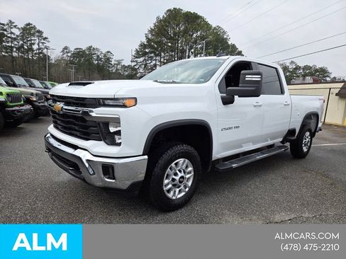 Used 2025 Chevrolet Silverado 2500 LT w/ Convenience Package AWD/4WD image 3