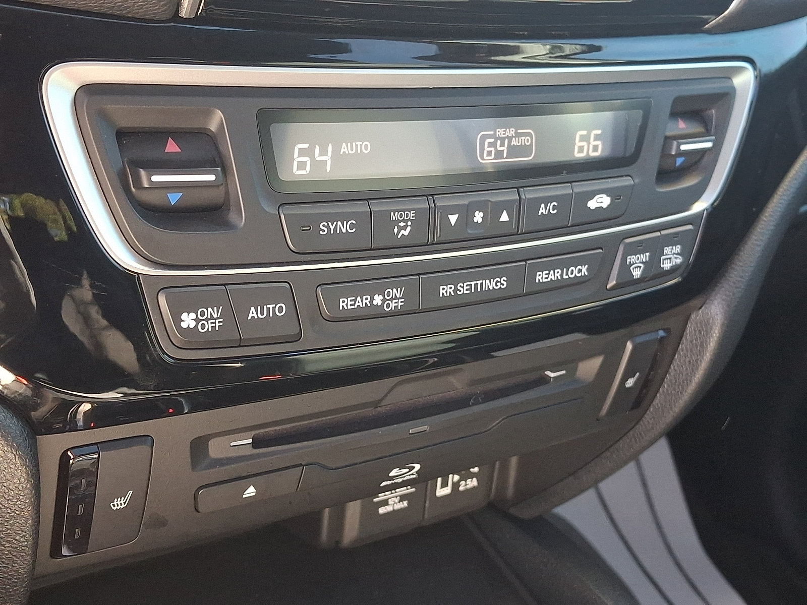 Certified 2022 Honda Pilot Touring image 16