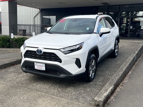 Certified 2024 Toyota RAV4 LE AWD/4WD image 3