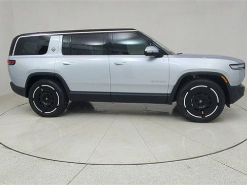 Used 2025 Rivian R1S Adventure image 65