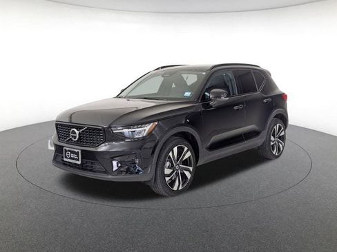 Certified 2024 Volvo XC40 B5 Plus w/ Climate Package AWD/4WD image 1