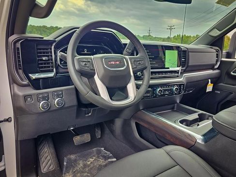 New 2025 GMC Sierra 2500 SLT w/ SLT Premium Package image 18